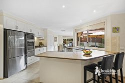 5 Karina Cl, Croydon Hills VIC 3136, Australia