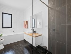 21 Keck St, Flora Hill VIC 3550, Australia