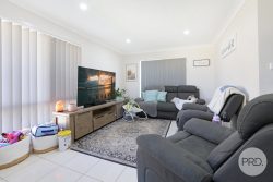 11 Mckinlay Pl, Westdale NSW 2340, Australia