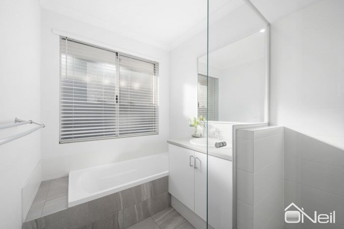 18 Millen St, Mount Nasura WA 6112, Australia