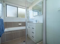 15 Muscat Ct, Wilsonton Heights QLD 4350, Australia