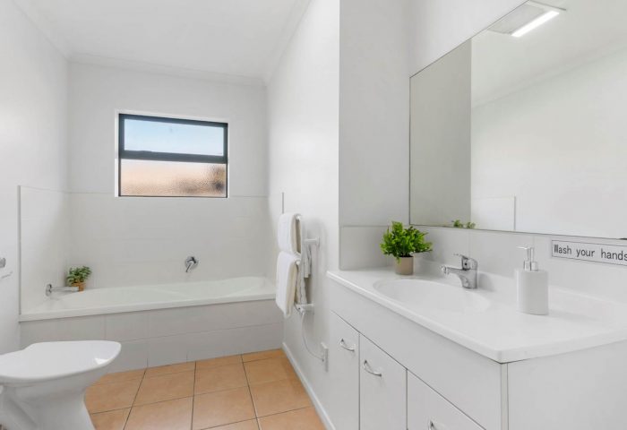 30 Nicholas Gibbons Drive, Clendon Park, Manukau City, Auckland, 2103, New Zealand