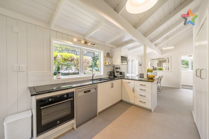 31 Pekanga Road, Normandale, Lower Hutt, Wellington, 5010, New Zealand
