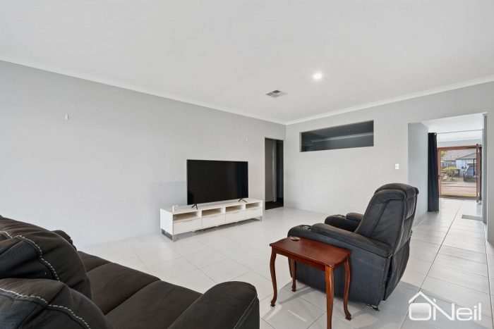 10 Perrone Ave, Byford WA 6122, Australia