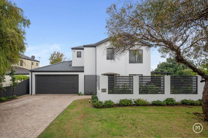 136 Kitchener Rd, Alfred Cove WA 6154, Australia