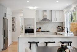 136 Kitchener Rd, Alfred Cove WA 6154, Australia