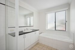 136 Kitchener Rd, Alfred Cove WA 6154, Australia