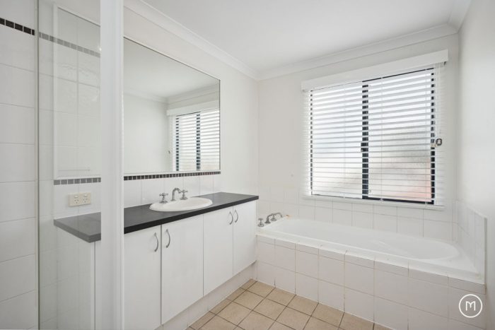 136 Kitchener Rd, Alfred Cove WA 6154, Australia