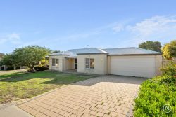 17A Woodley Cres, Melville WA 6156, Australia