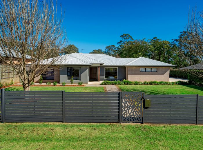 59 Reis Rd East, Highfields QLD 4352, Australia