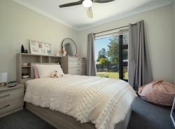 59 Reis Rd East, Highfields QLD 4352, Australia