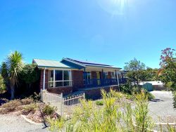 16 Cherrywood Dr, Scamander TAS 7215, Australia