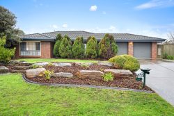 6 Winham Ave, Old Reynella SA 5161, Australia