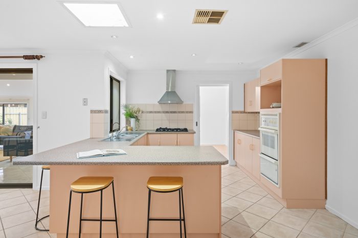 6 Winham Ave, Old Reynella SA 5161, Australia
