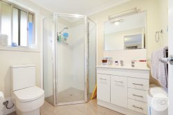 4 Wren Cl, Calala NSW 2340, Australia