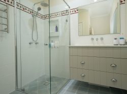 1 Bronwyn Ct, Highfields QLD 4352, Australia
