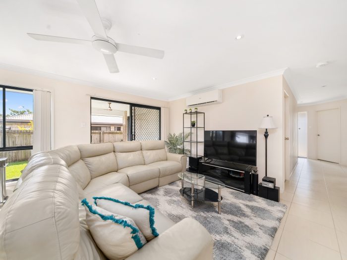 52 Duporth Cres, Dakabin QLD 4503, Australia