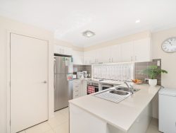 52 Duporth Cres, Dakabin QLD 4503, Australia