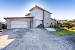 17 Elizabeth Grove, Stratford, Taranaki, 4332, New Zealand
