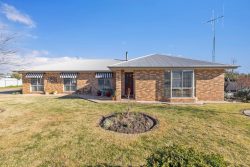 2 Farm St, Boorowa NSW 2586, Australia