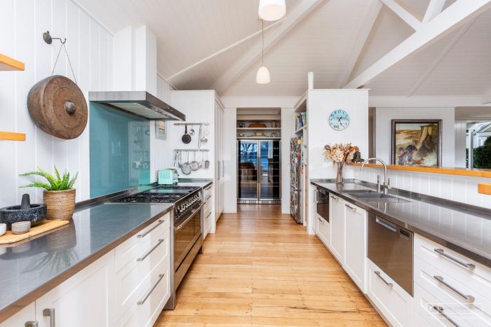 24 Hamana Street, Narrow Neck, North Shore City, Auckland, 0622, New Zealand
