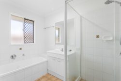 31 Kelliher St, Rothwell QLD 4022, Australia