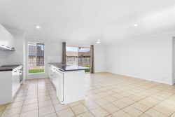 31 Kelliher St, Rothwell QLD 4022, Australia