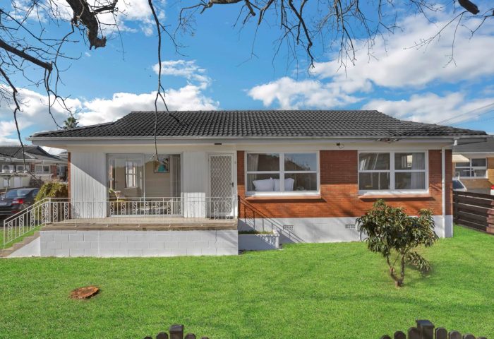 1/2 Lupton Road, Manurewa, Manukau City, Auckland, 2102, New Zealand