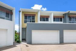 Unit 9/3400 Panorama Dr, Carrara QLD 4211, Australia