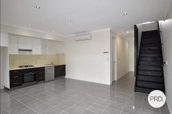 Unit 2/26 Rossella St, West Gladstone QLD 4680, Australia