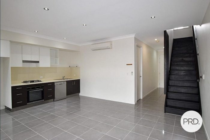 Unit 2/26 Rossella St, West Gladstone QLD 4680, Australia