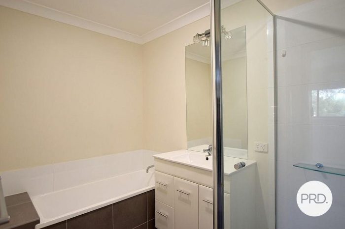 Unit 2/26 Rossella St, West Gladstone QLD 4680, Australia