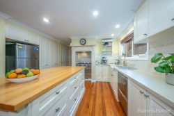 299 Elizabeth Dr, Sunbury VIC 3429, Australia
