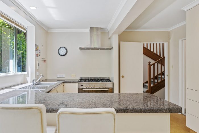 8A Williams Terrace, Fitzherbert, Palmerston North, Manawatu / Whanganui, 4410, New Zealand