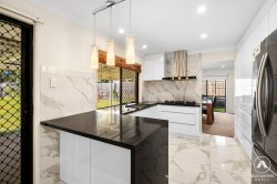 6 Torresian Pl, Heritage Park QLD 4118, Australia
