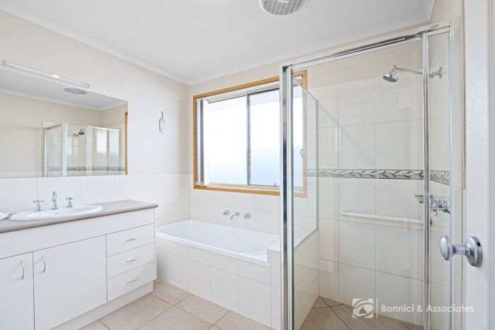 48 Golflinks Ave, West Wodonga VIC 3690, Australia