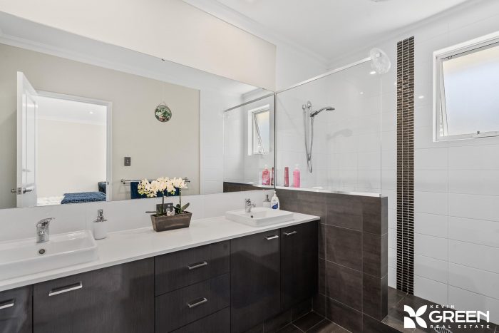 5 Autumn Glen, Dawesville WA 6211, Australia