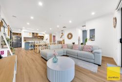 9 Bless Drive, Tarneit VIC 3029, Australia
