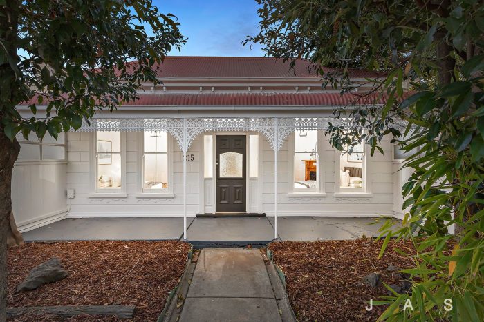 215 Buckley St, Seddon VIC 3011, Australia