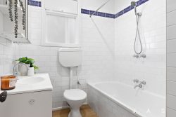 215 Buckley St, Seddon VIC 3011, Australia