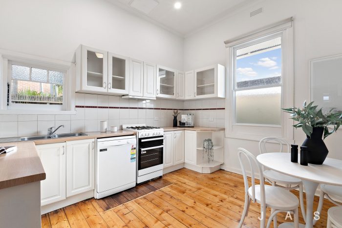 215 Buckley St, Seddon VIC 3011, Australia