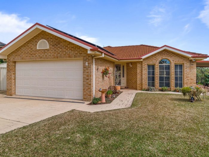 4 Crown Cl, Bonnells Bay NSW 2264, Australia
