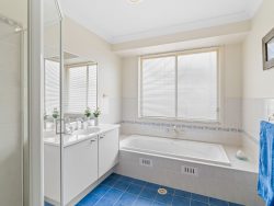 4 Crown Cl, Bonnells Bay NSW 2264, Australia