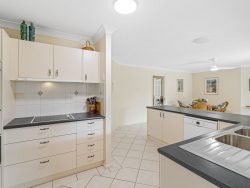 4 Crown Cl, Bonnells Bay NSW 2264, Australia