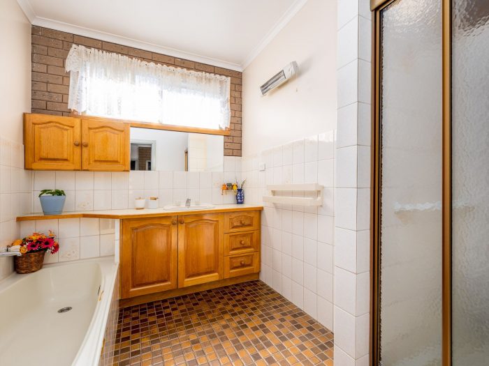 15 Delatite Ave, Shepparton VIC 3630, Australia