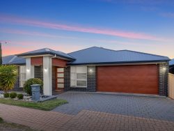 9 Fathom Cres, Seaford Meadows SA 5169, Australia
