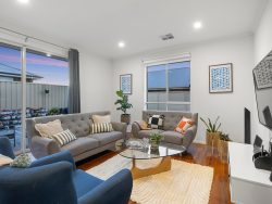 9 Fathom Cres, Seaford Meadows SA 5169, Australia