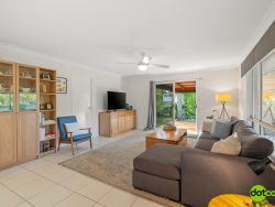 7 Inderan Ave, Lake Haven NSW 2263, Australia