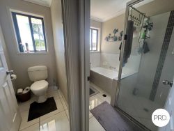 3 Jeana Cl, Boyne Island QLD 4680, Australia