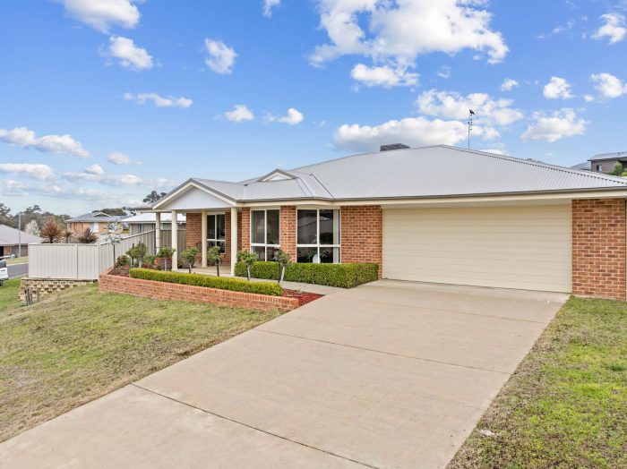 17 Jordan Pl, Young NSW 2594, Australia